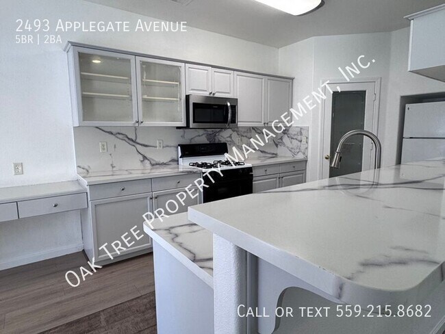 Foto del edificio - 2493 Applegate Ave