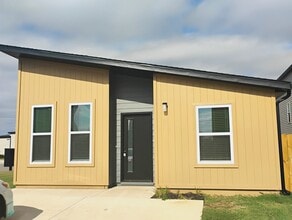 Building Photo - 951 Reading RR Ln
