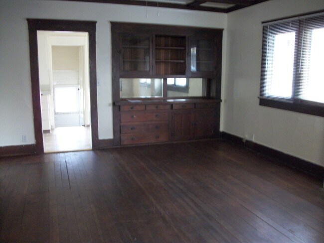 Building Photo - 455 Monroe St