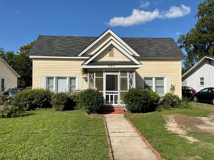 Primary Photo - NOW OFFERING FIRST FULL MONTH FREE IF MOVE...