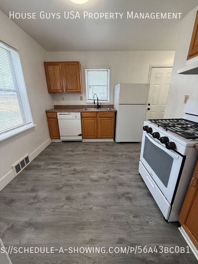 Building Photo - 9523 Charlotte St