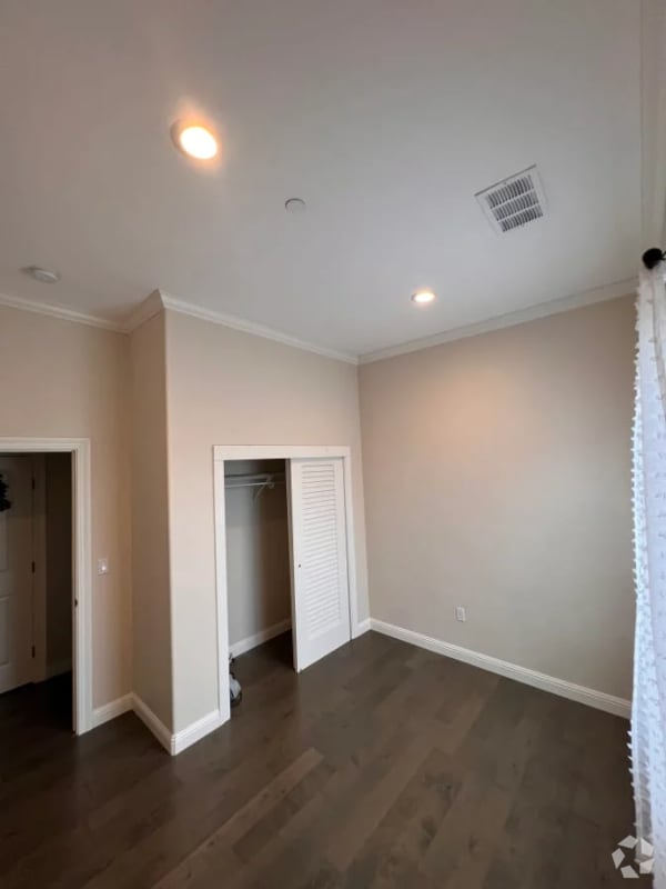 54 Villa St