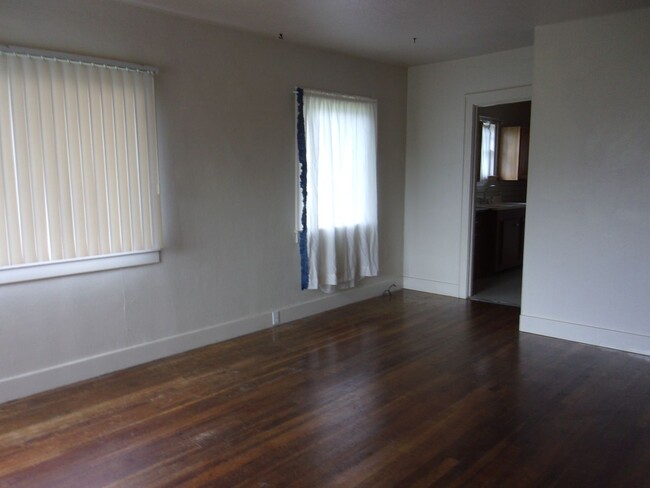 Foto del edificio - 2+bd 1ba W/Garage