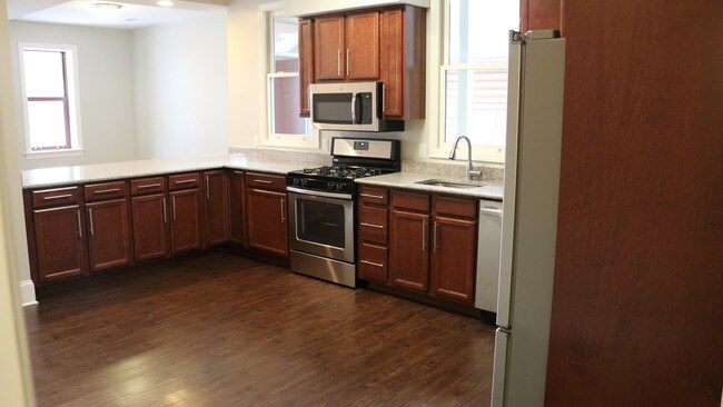 Open Kitchen/Living - 1109 Liverpool St