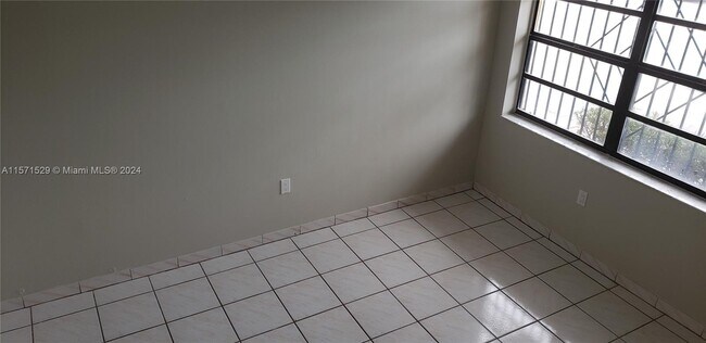 Foto del edificio - 2375 W 66th Pl