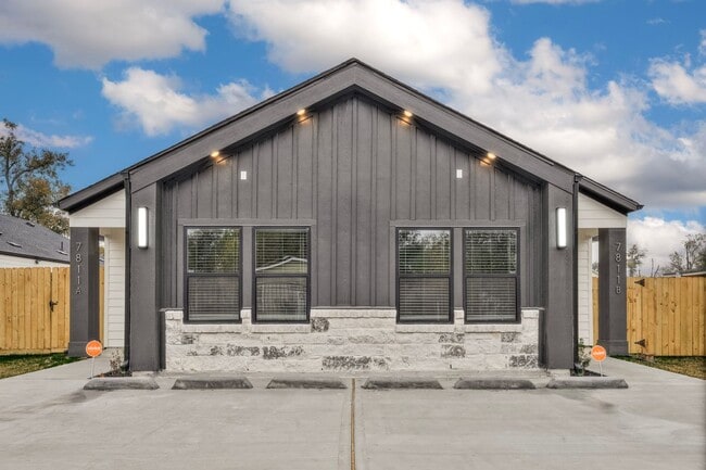 Building Photo - 7811 Sandra St