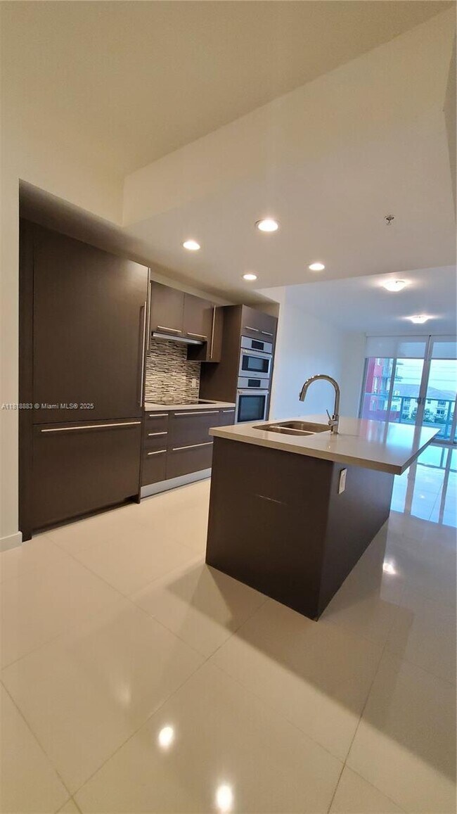Foto del edificio - 7751 NW 107th Ave