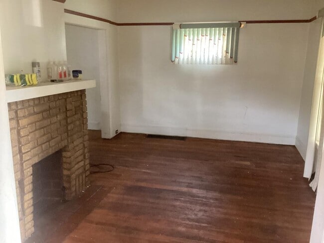 Living room with fireplance - 651 E 93rd St