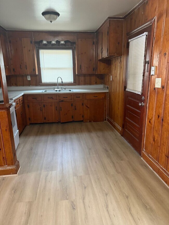 Foto del edificio - 3 bedroom 1 bathroom house