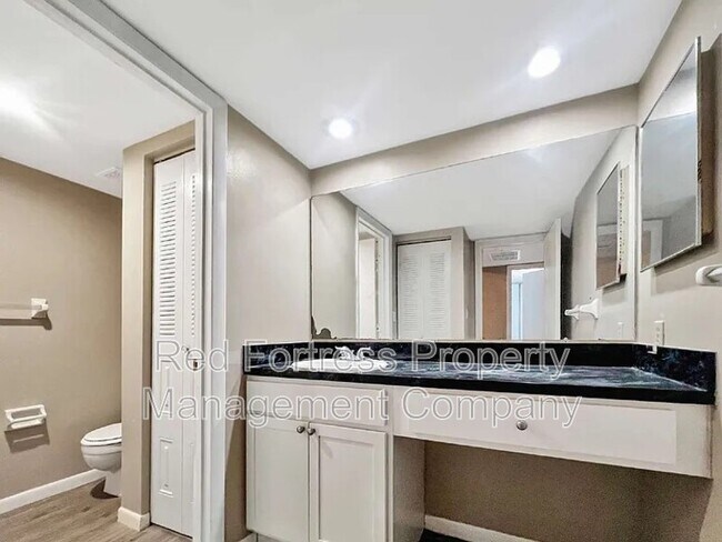 Foto del edificio - 5241 Cedarbend Dr