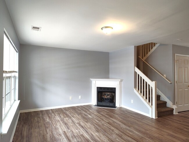 Building Photo - Pristine 2 Story townhome located in the Bennington Place Community!