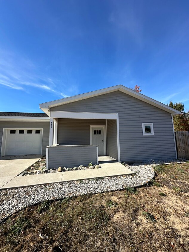 Primary Photo - Modern Updated Duplex on Bingham Rd-A must...