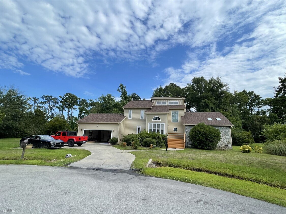 Primary Photo - 3 br, 2.5 bath House - 312 Eastchester Drive