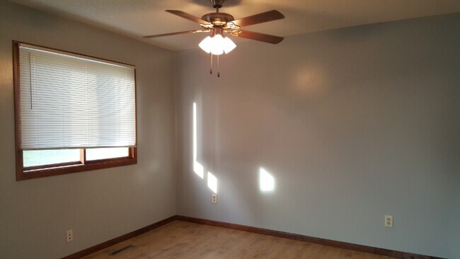 Foto del edificio - 1340 68th Ln N