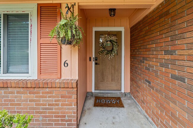 Foto del edificio - Charming 3-Bedroom Home on Savannah’s Southside with Covered Patio and Large Backyard
