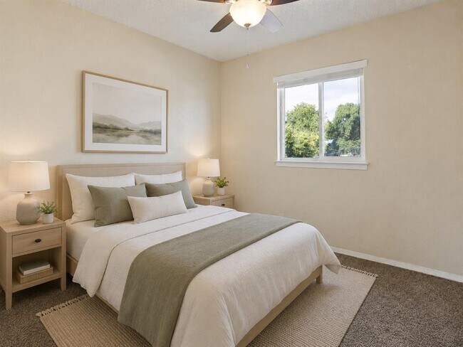 Foto del edificio - 2401 Manor Rd