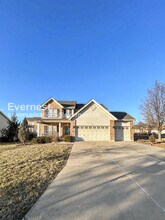 Building Photo - 301 Quail Hollow Dr