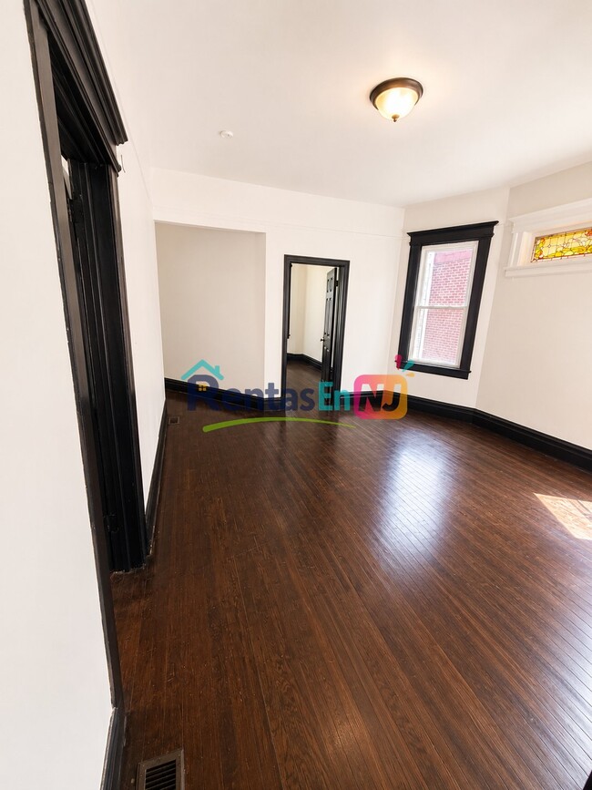 Foto del edificio - 43 Treacy Ave