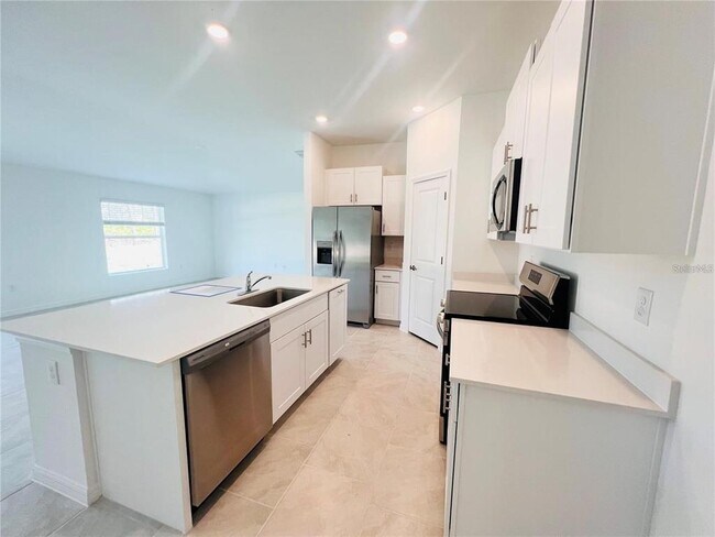 Foto del edificio - 100 Oakwood Ct