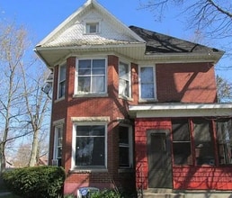 Building Photo - 202 E Barker Ave