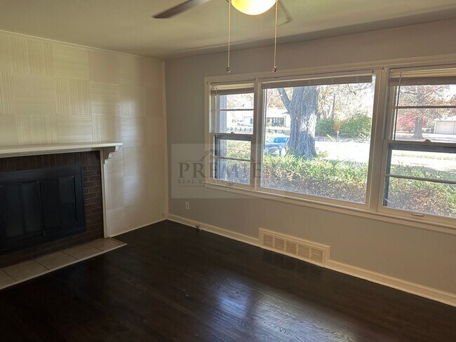 Foto del edificio - 10100 Blue Ridge Blvd