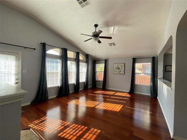 Foto del edificio - 15529 Staked Plains Loop