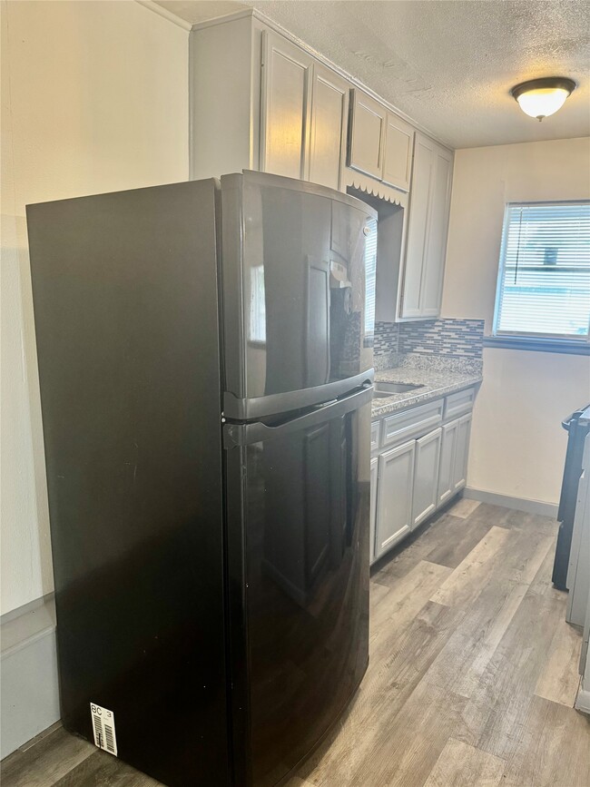 Building Photo - 1001 Spooner St