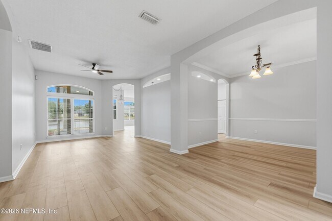 Foto del edificio - 13844 Fish Eagle Dr W