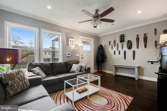 Foto del edificio - 2408 3rd St NE