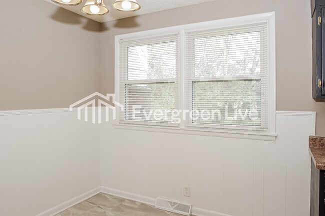 Building Photo - 3216 Teton Dr NW