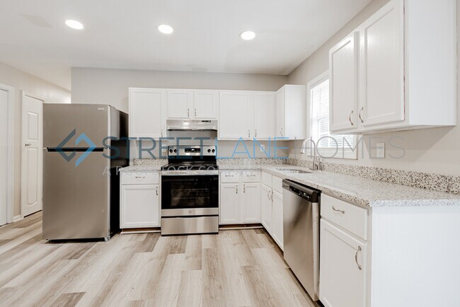 Building Photo - Holiday Special! Half Months Rent Free, Si...