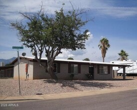 Building Photo - 3850 Blackbird Dr