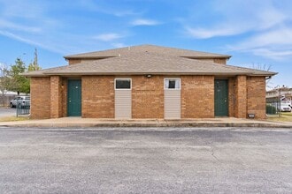 Building Photo - 3360 S Fairway Ave