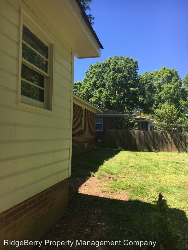 Foto del edificio - 3 br, 1 bath House - 2 Robinson Ave