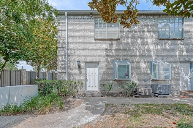 Building Photo - 7717 Cambridge St