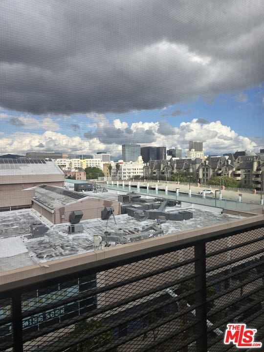 Building Photo - 940 S Western Ave