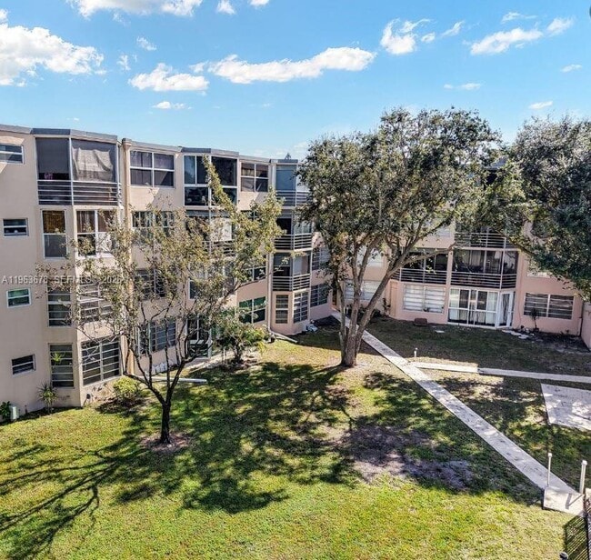 Foto del edificio - 1401 NE 191st St