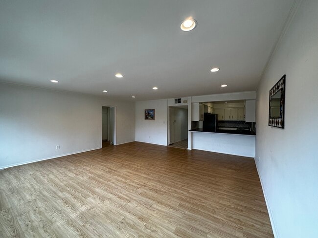 Building Photo - 1015 N Michillinda Ave