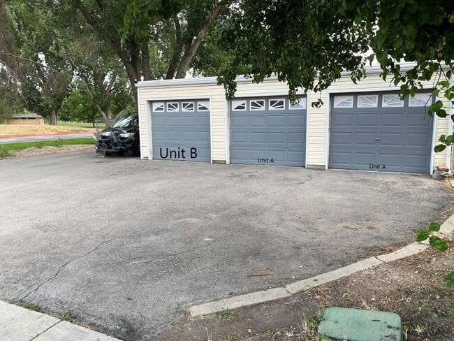 Building Photo - 348 N Redwood Rd