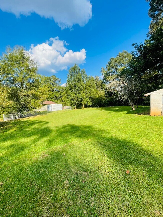 Foto del edificio - 5563 Owens Dr