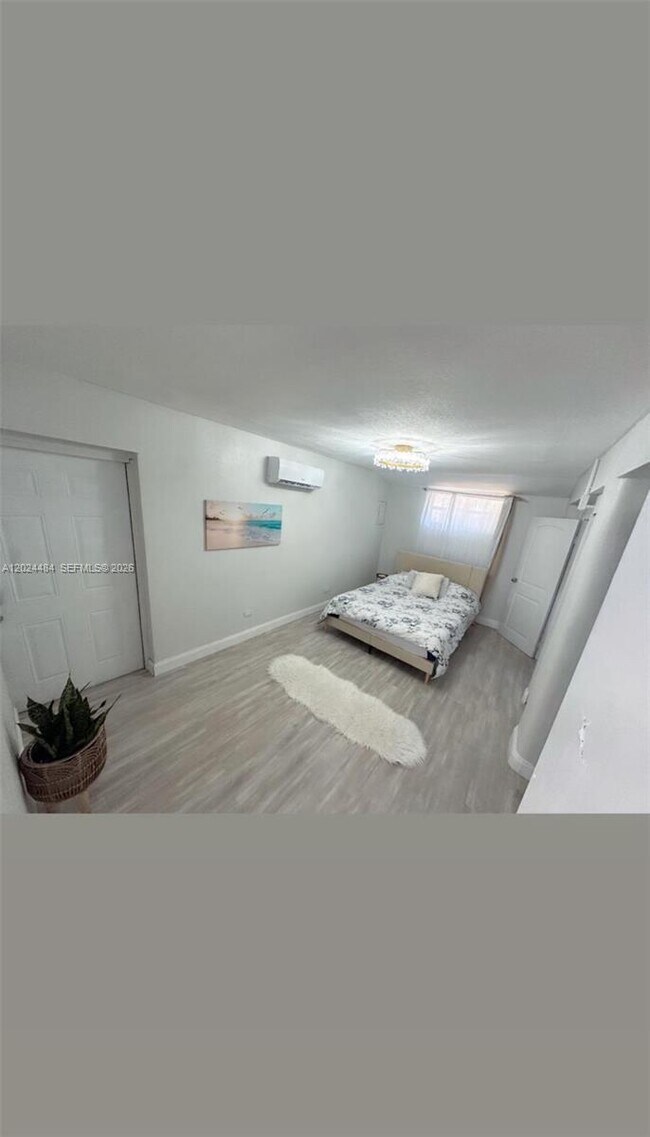 Foto del edificio - 950 NE 127th St