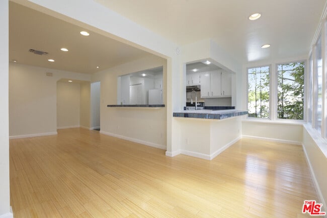 Building Photo - 625 Mildred Ave