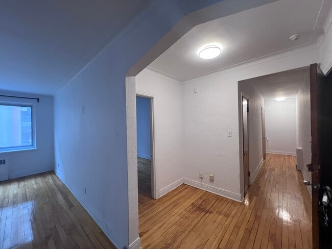 Photo du bâtiment - 2475 Av Van Horne