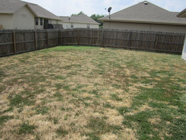 Building Photo - Beautiful 3 Bedroom Home in Gated Neighbor...