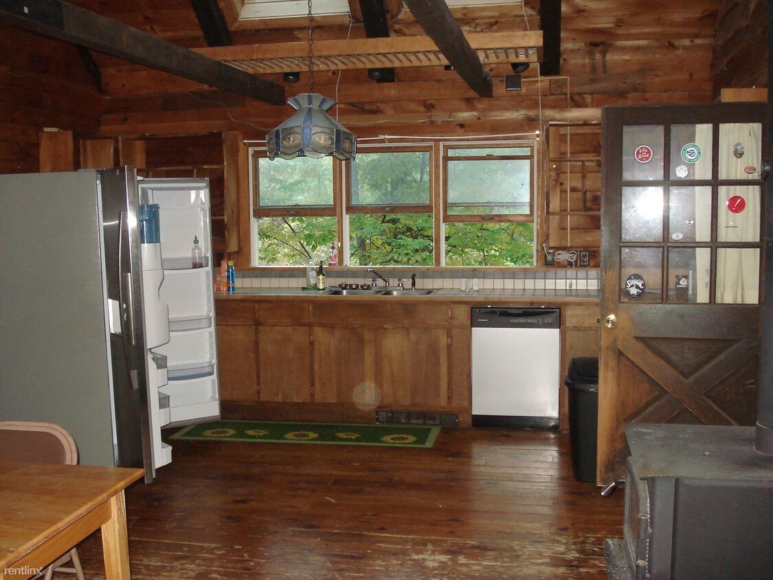 Primary Photo - 3 br, 1 bath Duplex - Log Cabin Apartment A