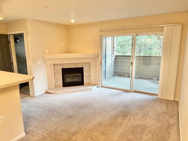 Foto del edificio - Cozy Two Bed/Two Bath Condo in Convenient ...