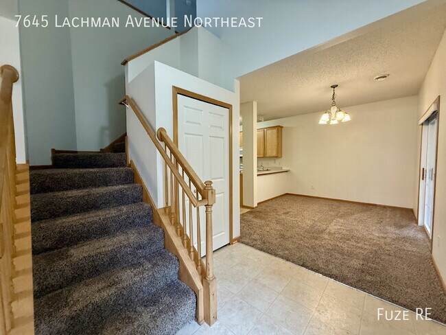 Foto del edificio - 7645 Lachman Ave NE