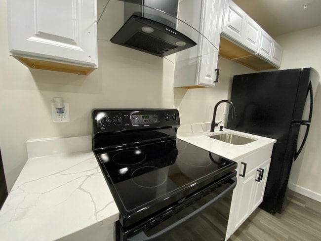 Building Photo - 353 Daleview Dr