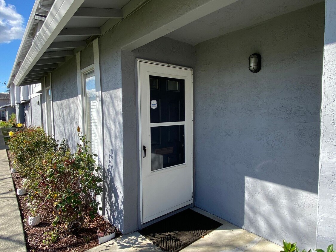 Primary Photo - BEAUTIFULLY UPDATED - IN UNIT LAUNDRY - CL...