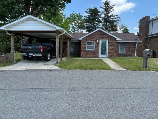 Car Port - 406 Allen Ave